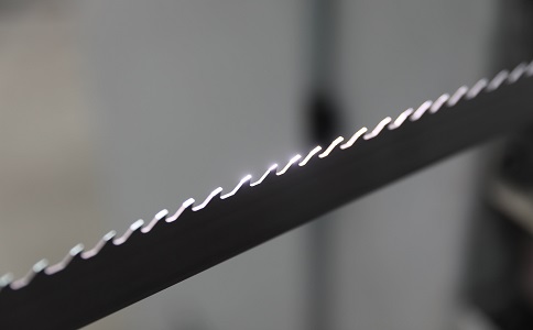 海南藏族双金属带锯条产生切削噪音的原因具体有哪些？